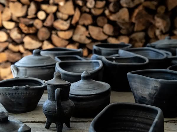 Traditional Handcrafts: The Art of Olaria de Barro Negro (Black Clay Pottery)