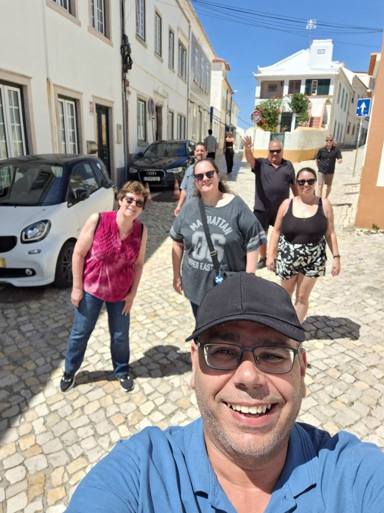 Leonel - The Desirable Tour guide